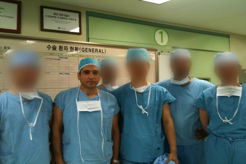 κατά την εκπαίδευση στο Wooridul Spine Hospital (Σεούλ, Νότια Κορέα)